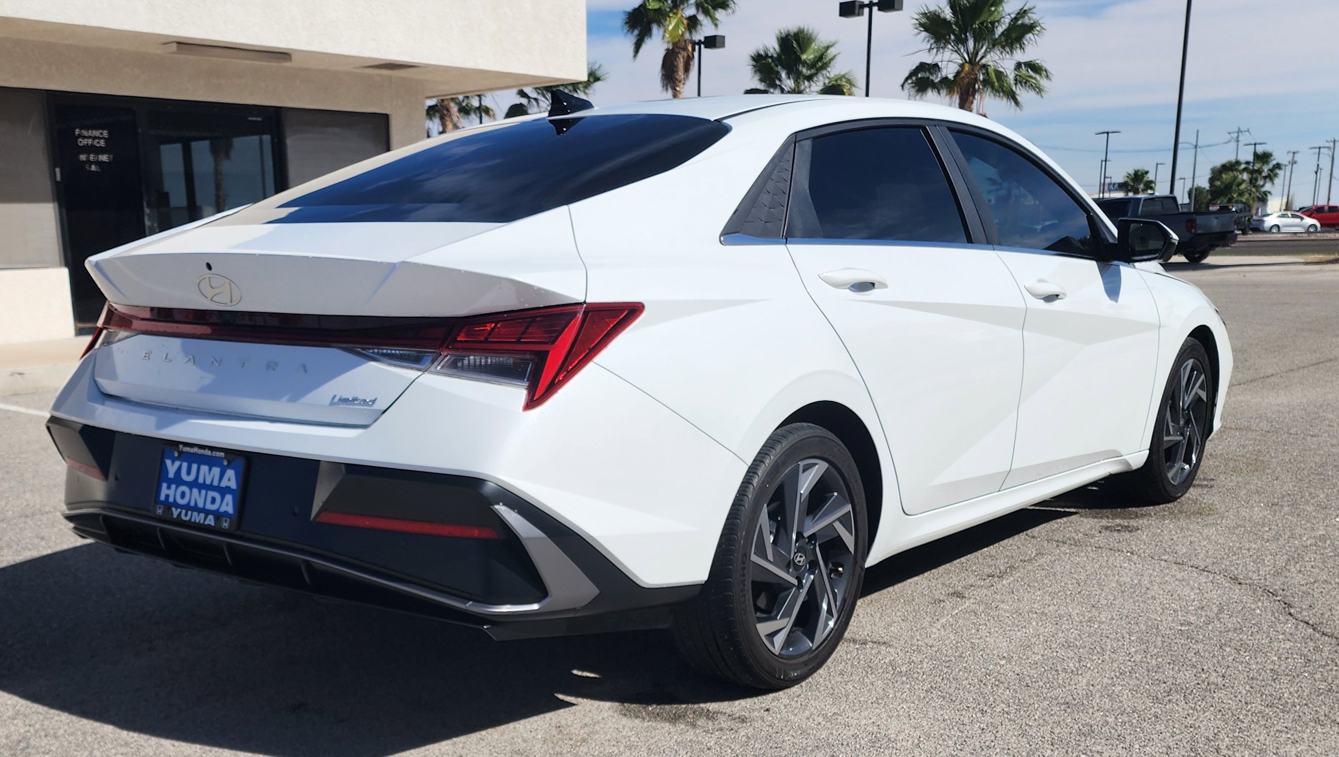 Used 2024 Hyundai Elantra Limited FWD image 5