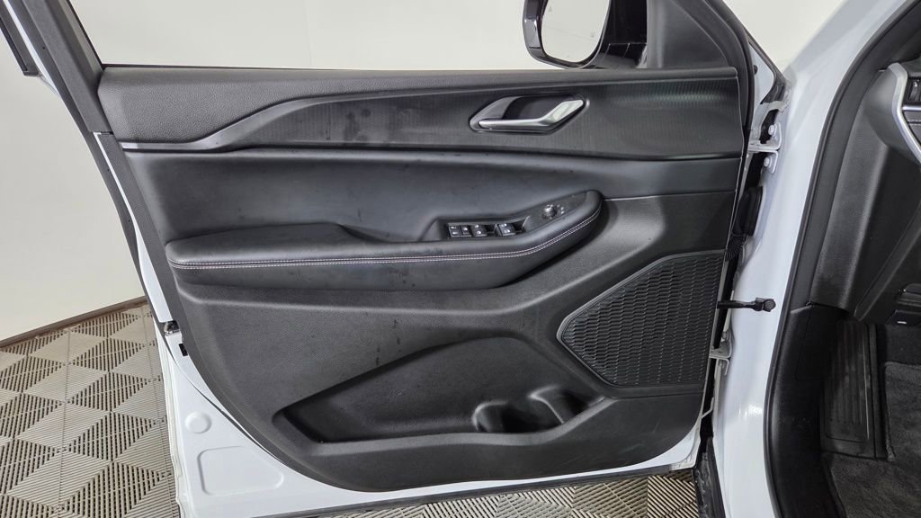 Used 2023 Jeep Grand Cherokee L Laredo image 14