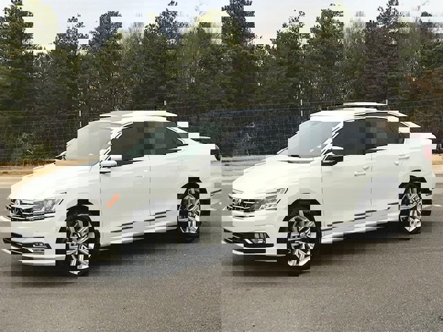 Used 2017 Volkswagen Passat 1.8T SEL Premium image 1