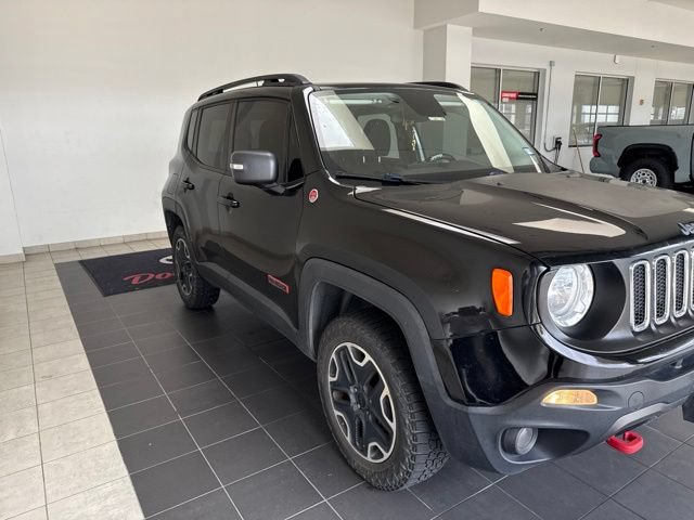 Used 2017 Jeep Renegade Trailhawk w/ Cold Weather Group II AWD/4WD image 2