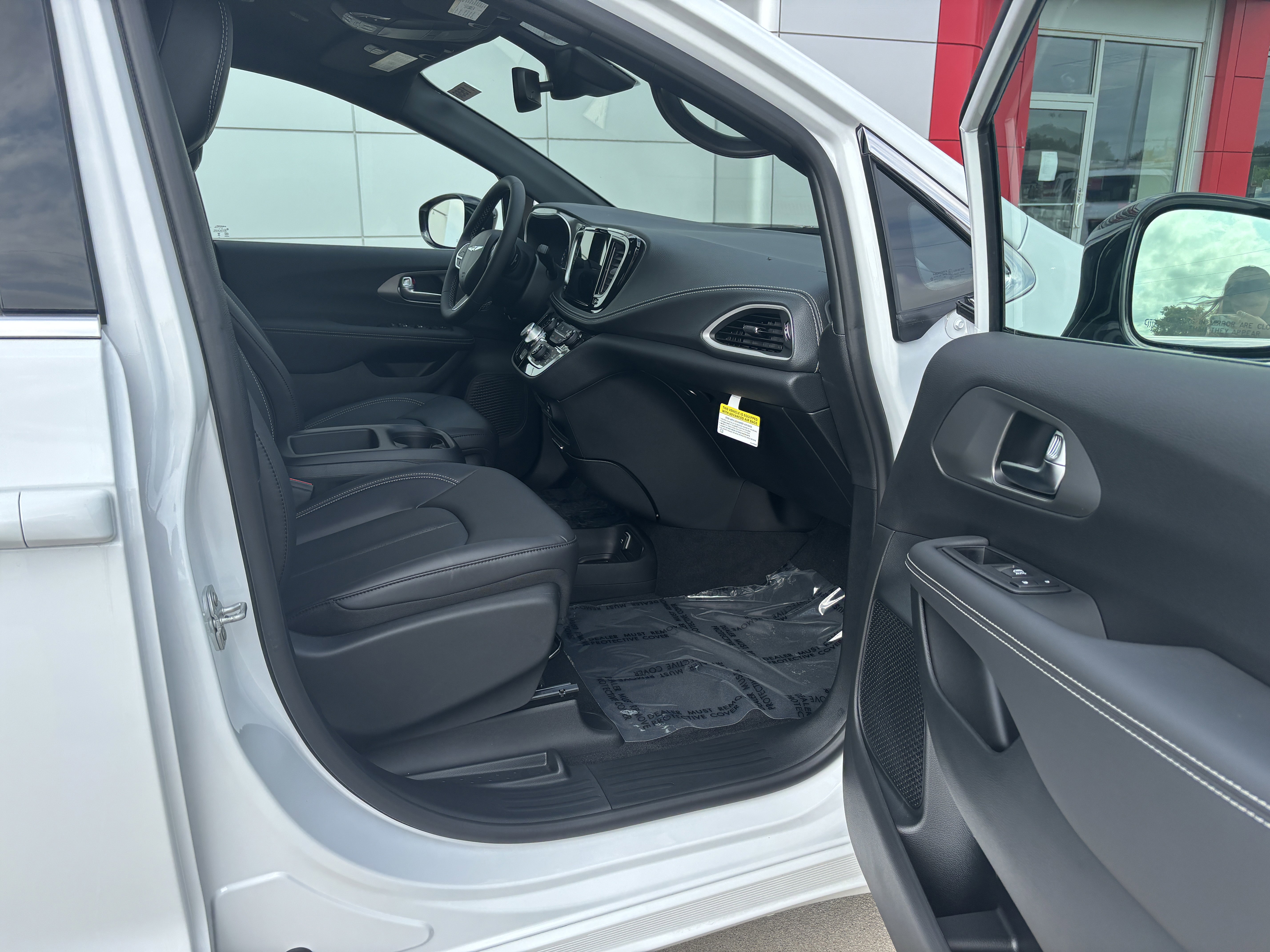 New 2026 Chrysler Pacifica Select image 16