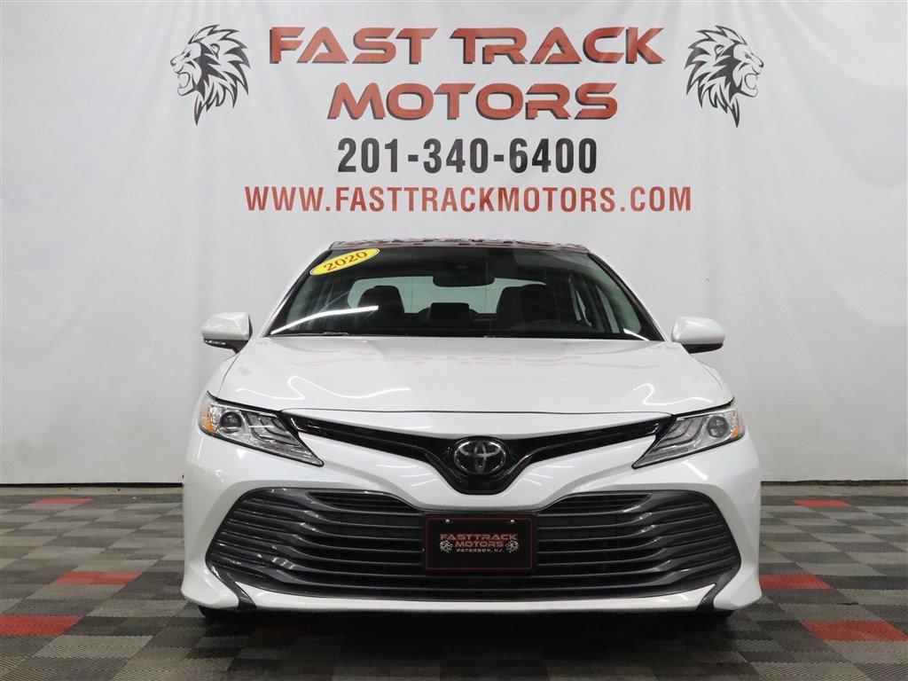 Used 2020 Toyota Camry XLE FWD image 2