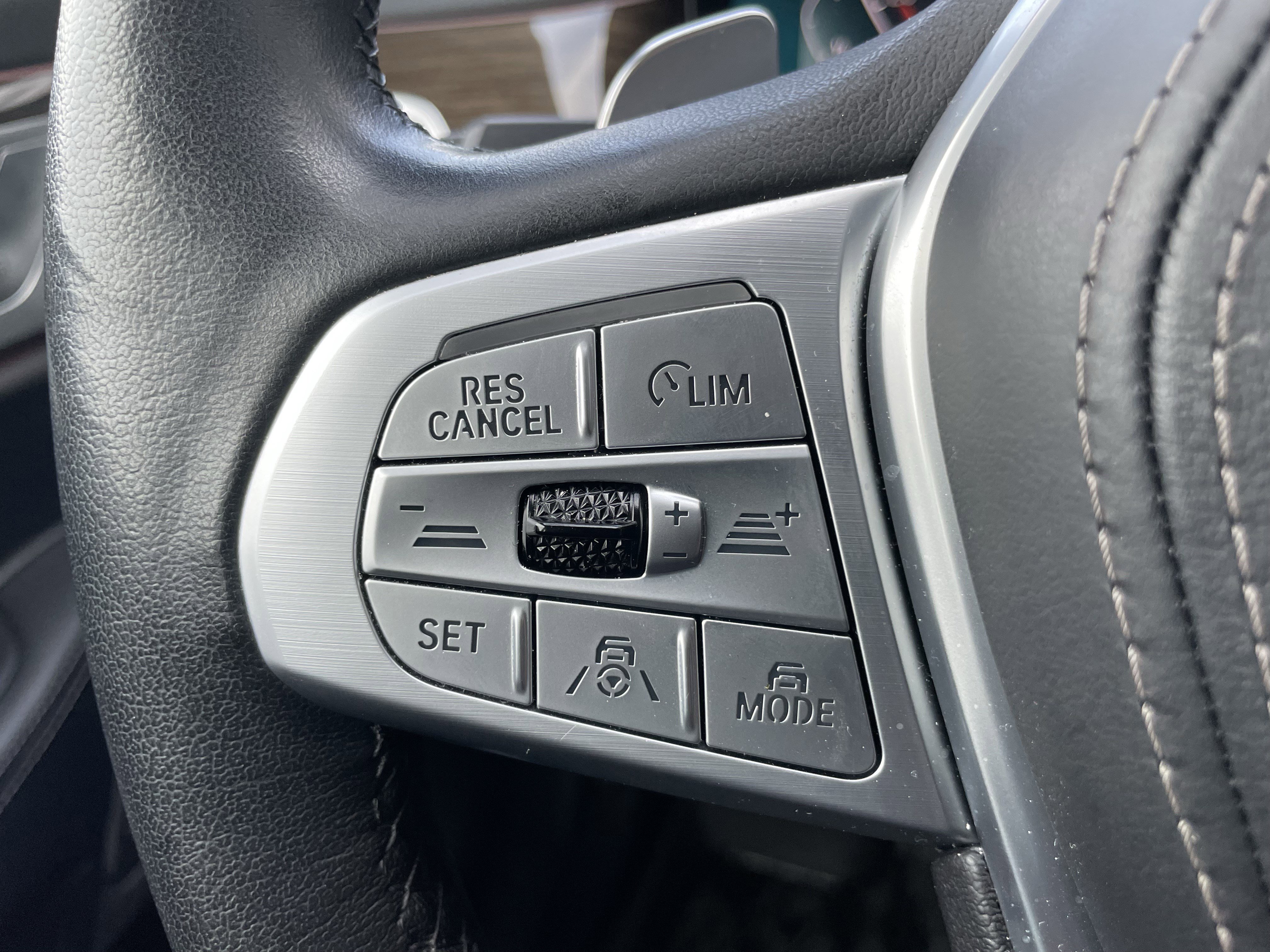 Used 2022 BMW 750i xDrive image 23