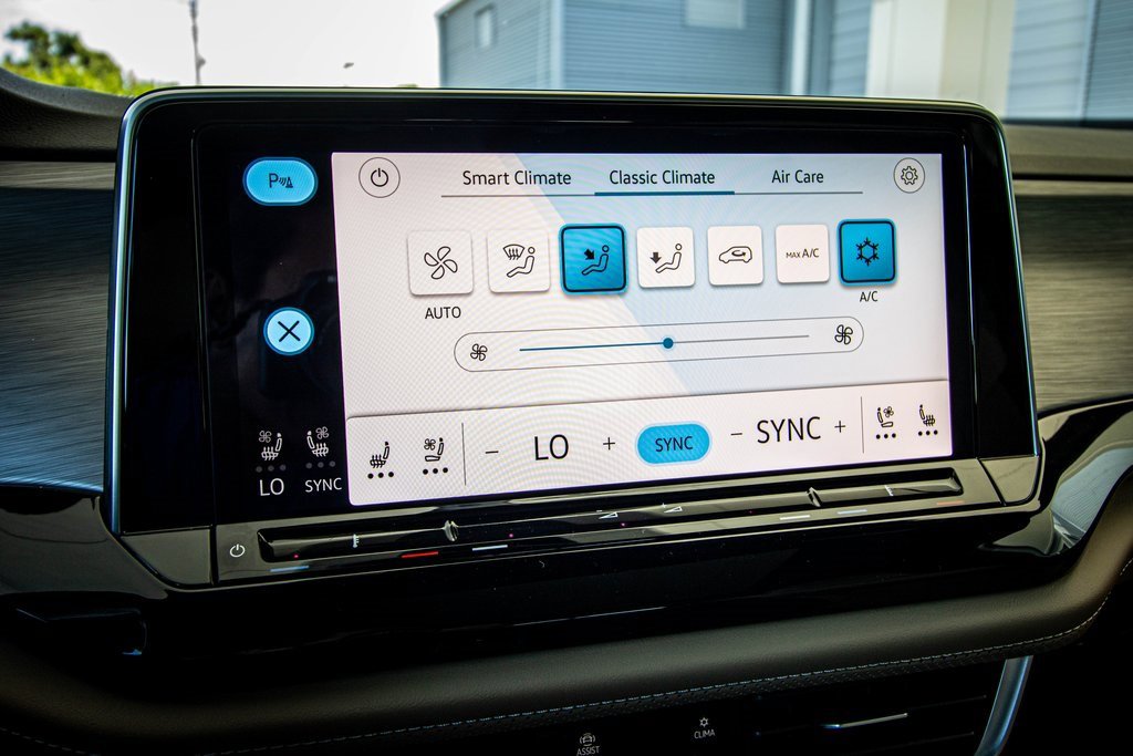 New 2026 Volkswagen Atlas Cross Sport SE image 38