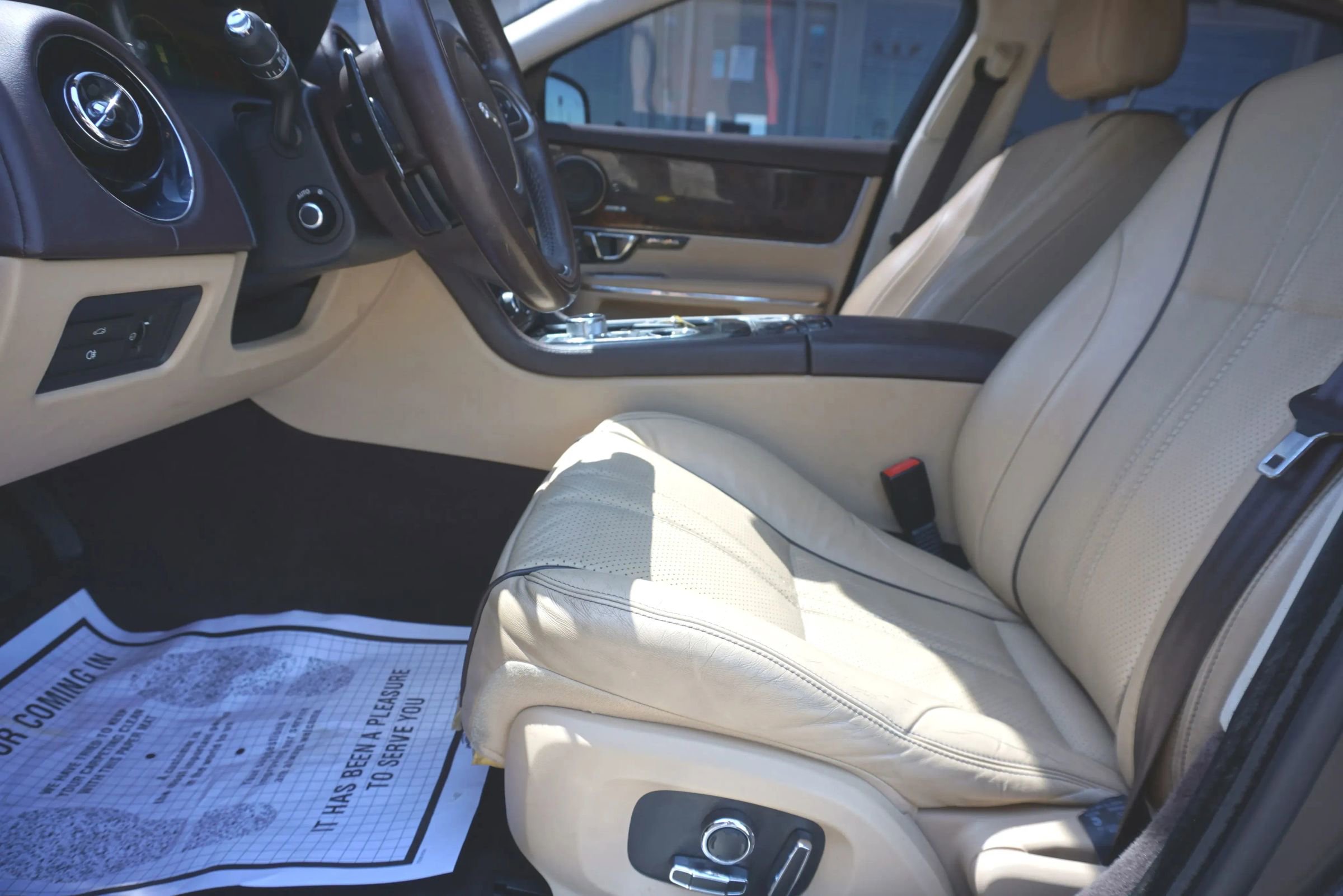 Used 2016 Jaguar XJ R-Sport RWD image 20