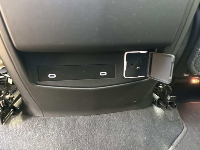 Used 2021 Cadillac Escalade Luxury image 17