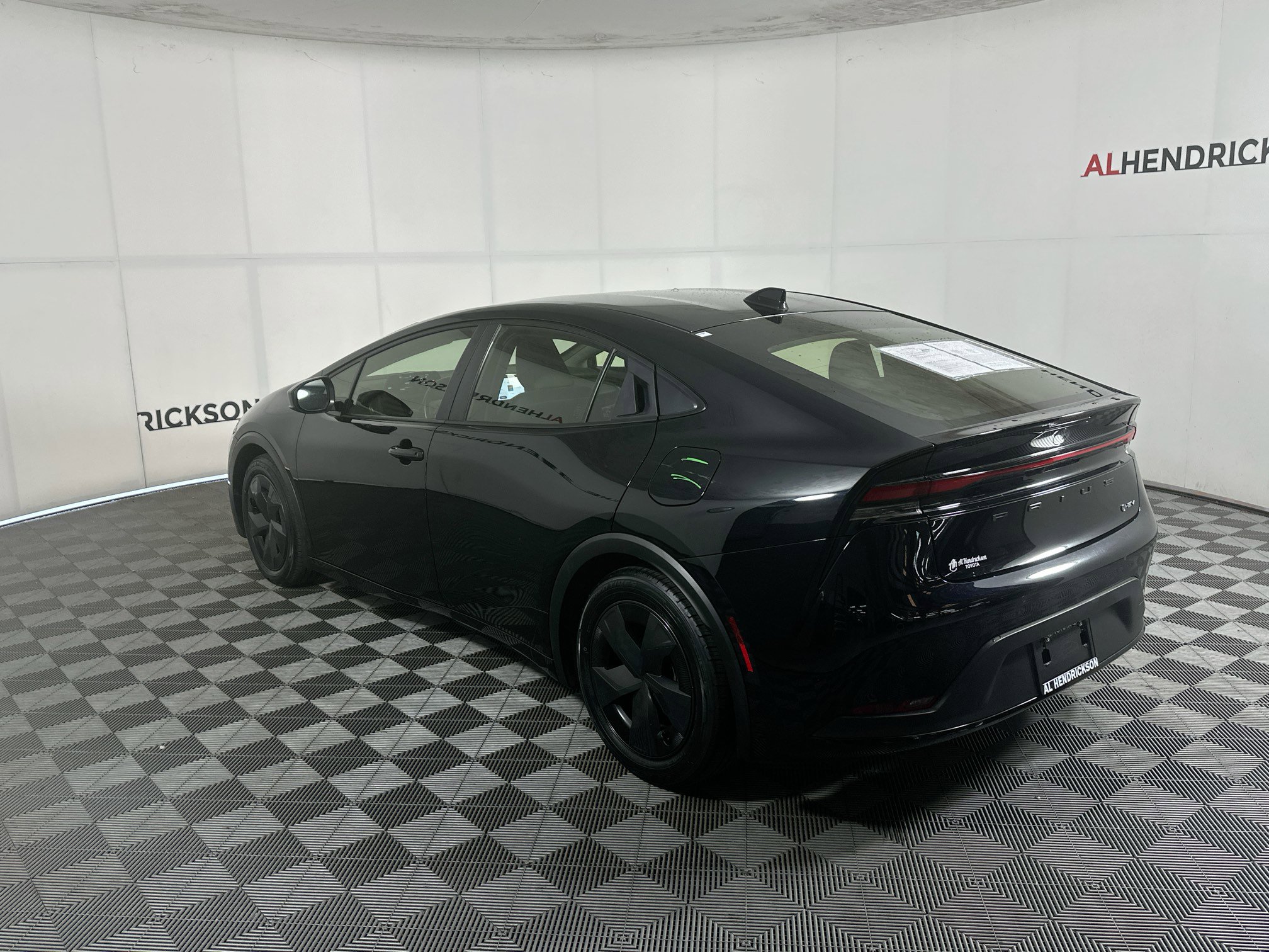 Used 2024 Toyota Prius LE image 5