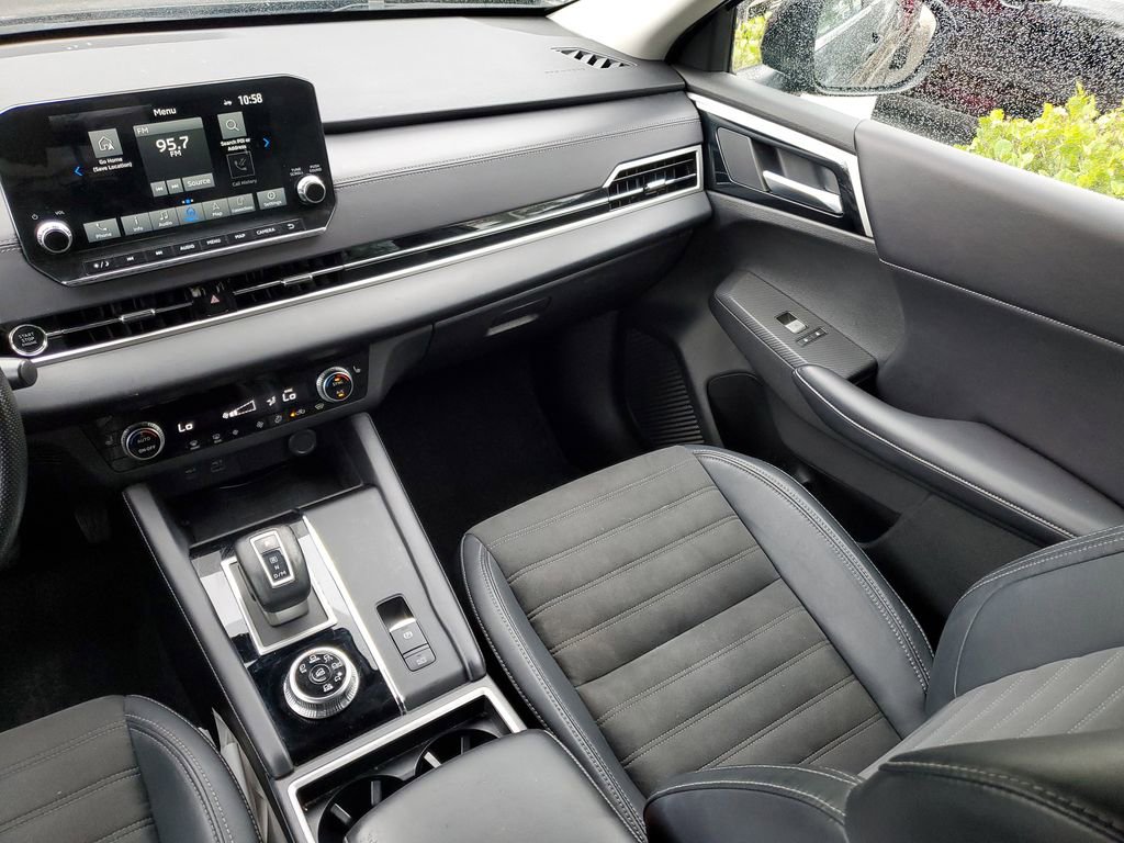 Used 2023 Mitsubishi Outlander SE Black Edition image 11