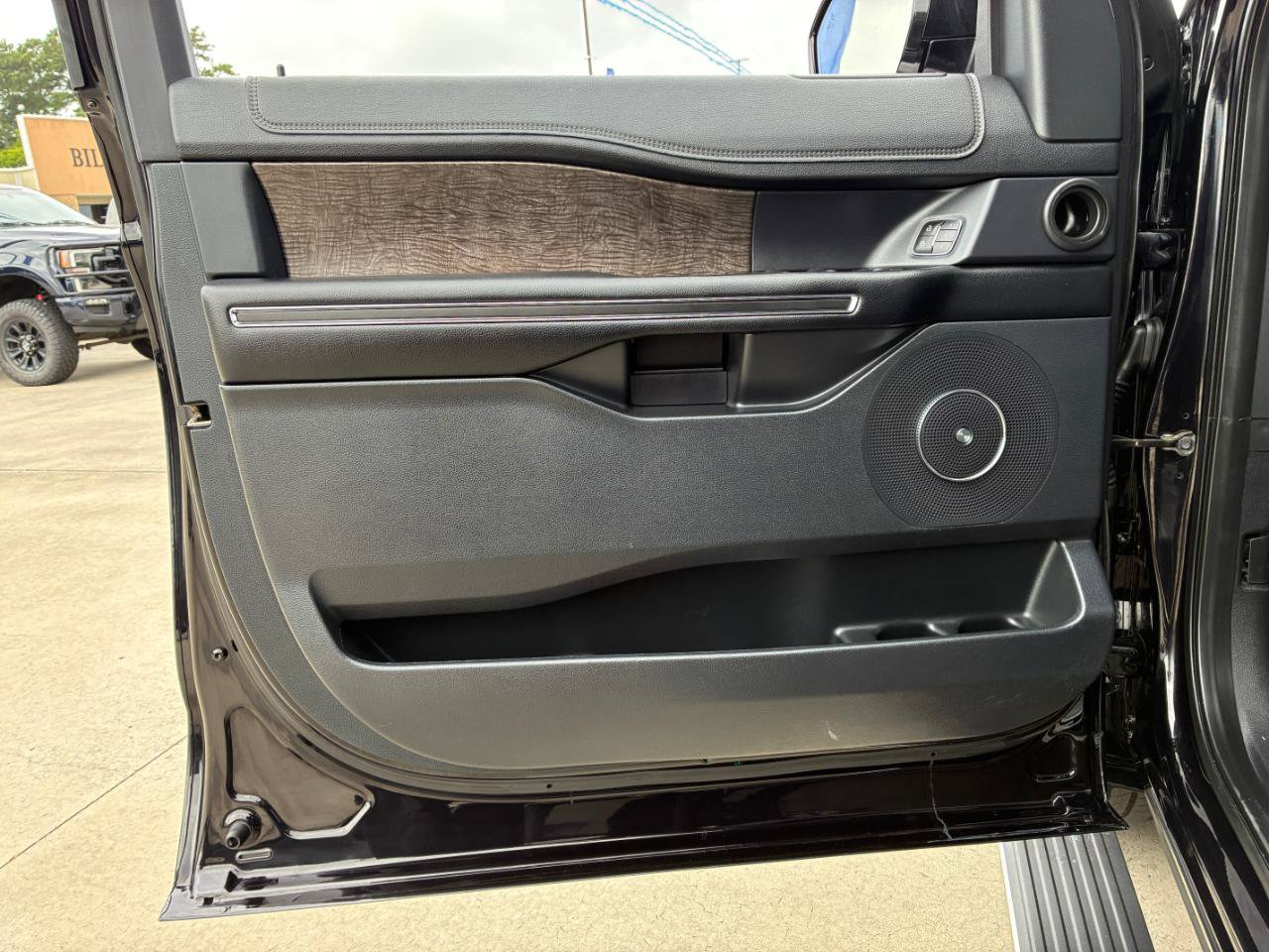 Used 2019 Ford Expedition Limited w/ Special Edition Package RWD image 9