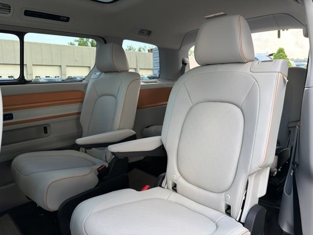 Used 2025 Volkswagen ID. Buzz 1st Edition AWD/4WD image 17