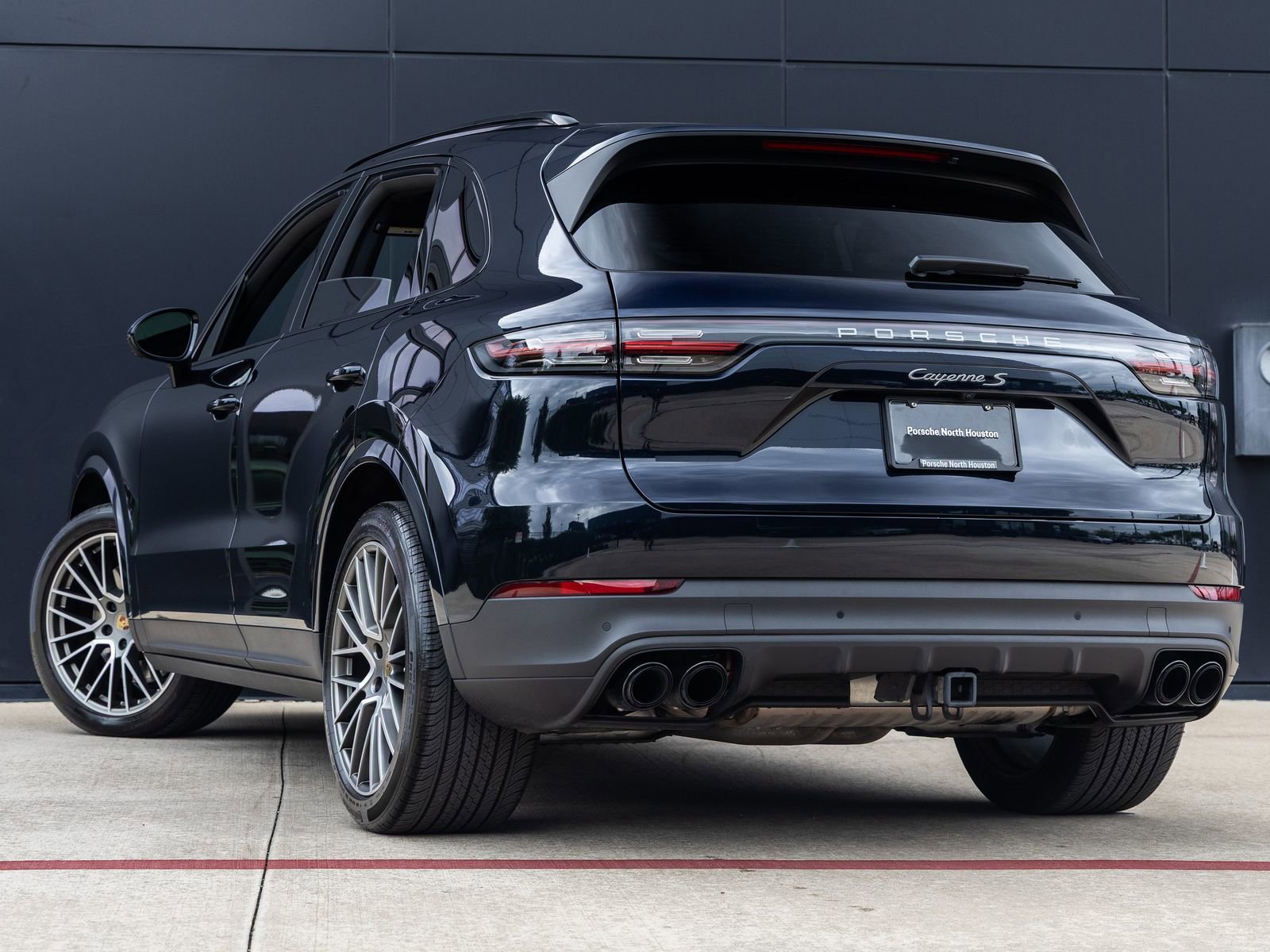 Certified 2023 Porsche Cayenne S Platinum image 3