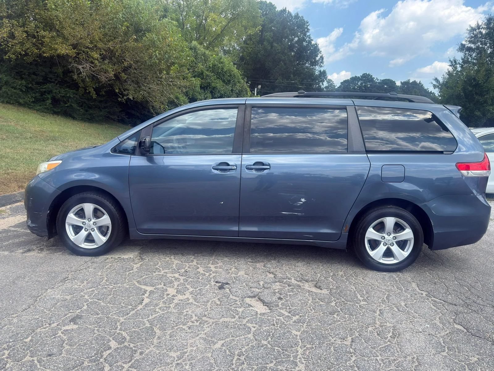 Used 2013 Toyota Sienna LE w/ Towing Pkg FWD image 5