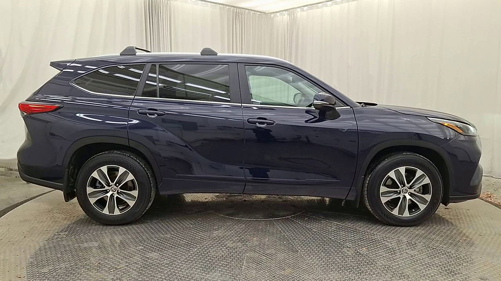 Certified 2023 Toyota Highlander XLE image 4