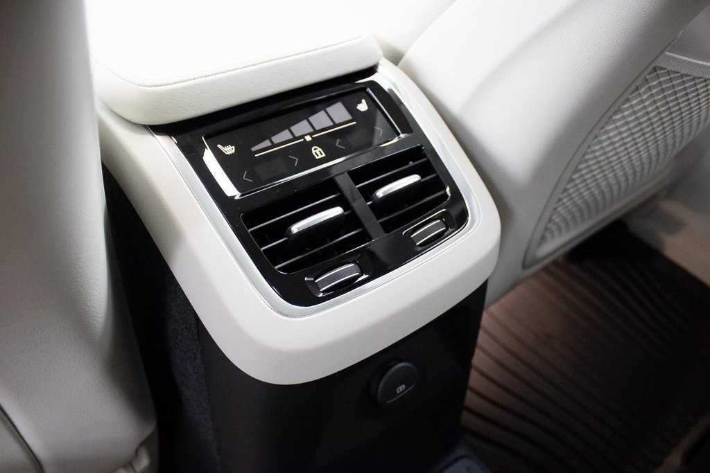 Certified 2025 Volvo XC90 T8 Plus w/ Protection Package Premier image 32