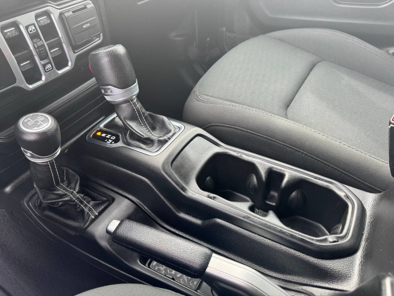 Used 2018 Jeep Wrangler Unlimited Sahara w/ Uconnect 4C Nav & Sound Group image 25