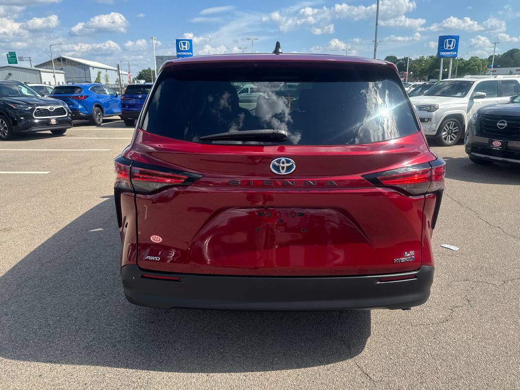Used 2021 Toyota Sienna LE AWD/4WD image 6