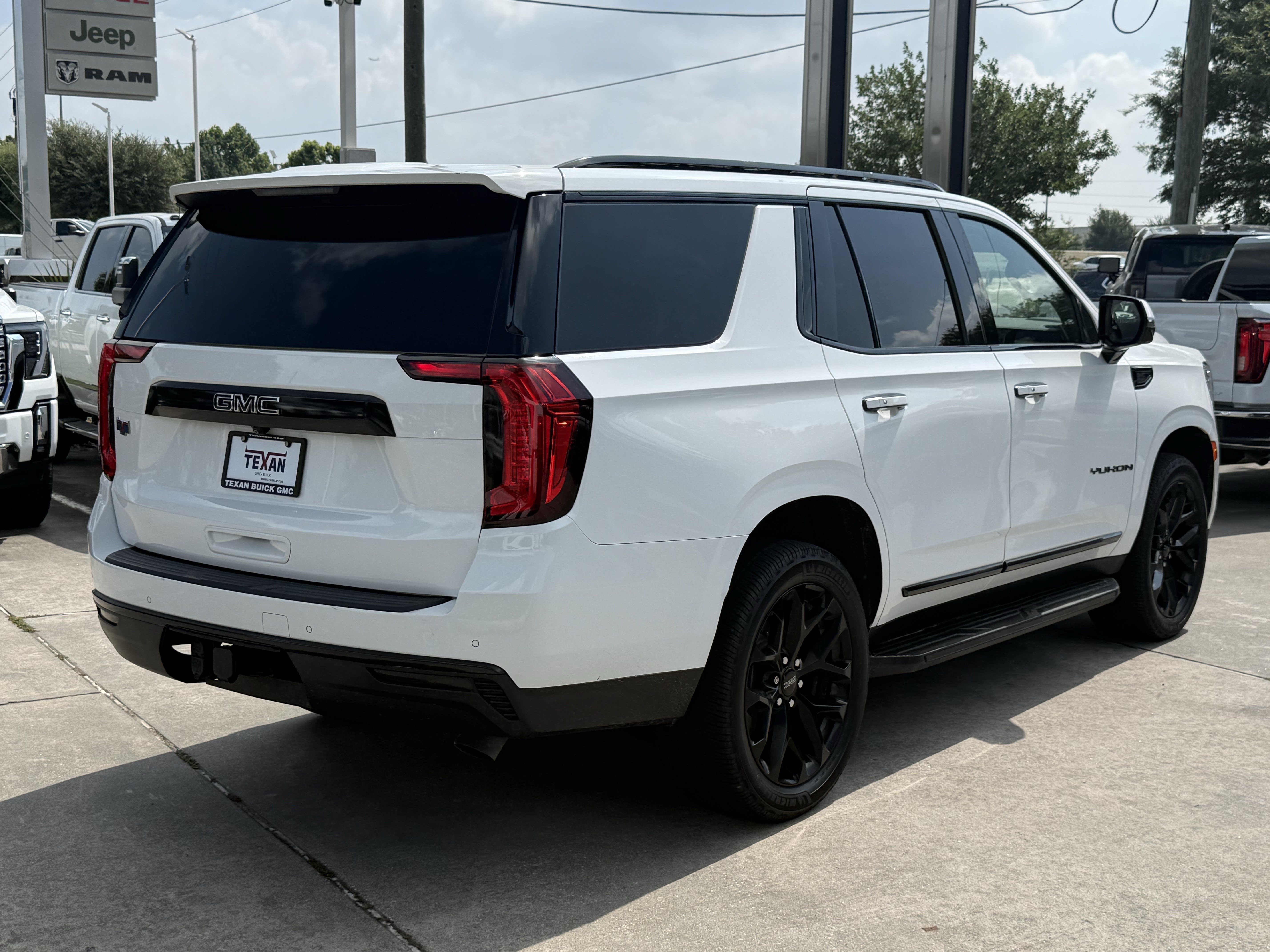 Used 2021 GMC Yukon SLT w/ SLT Luxury Package AWD/4WD image 5