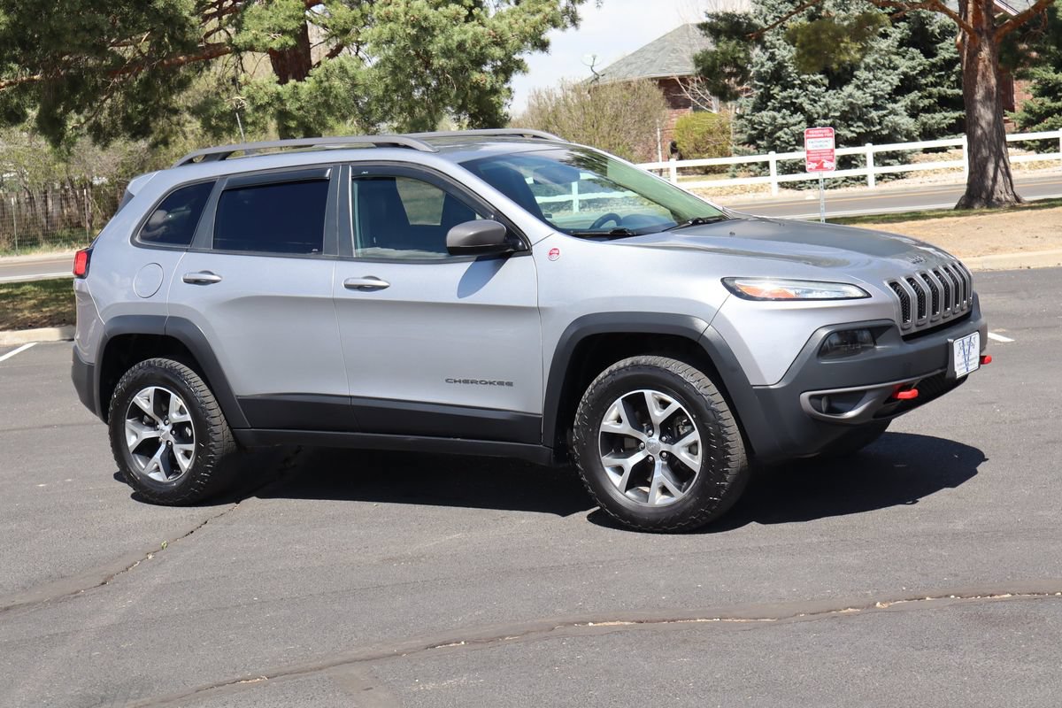 Used 2016 Jeep Cherokee Trailhawk w/ Cold Weather Group AWD/4WD image 2