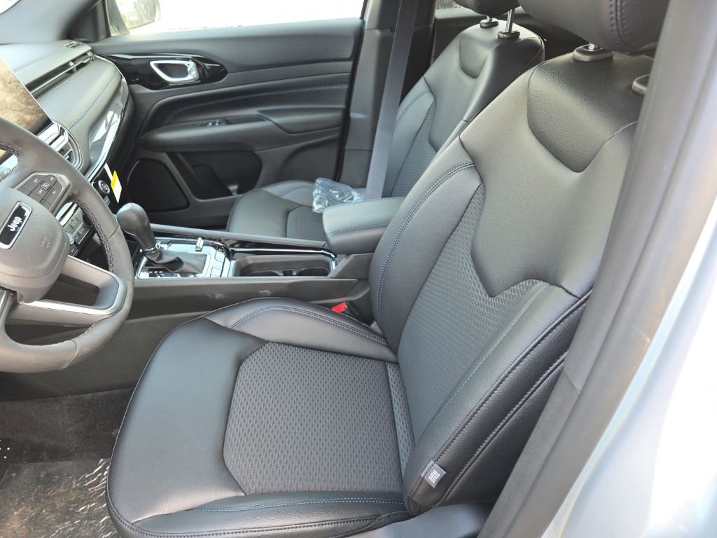 New 2026 Jeep Compass Latitude image 10