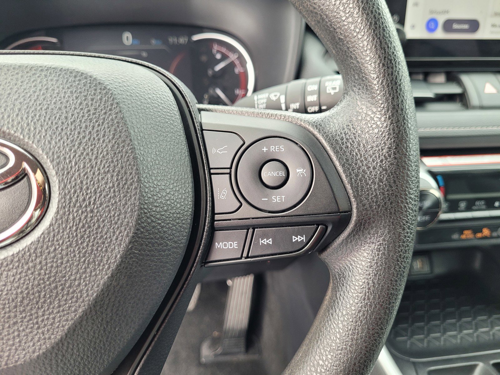 Used 2025 Toyota RAV4 XLE image 22