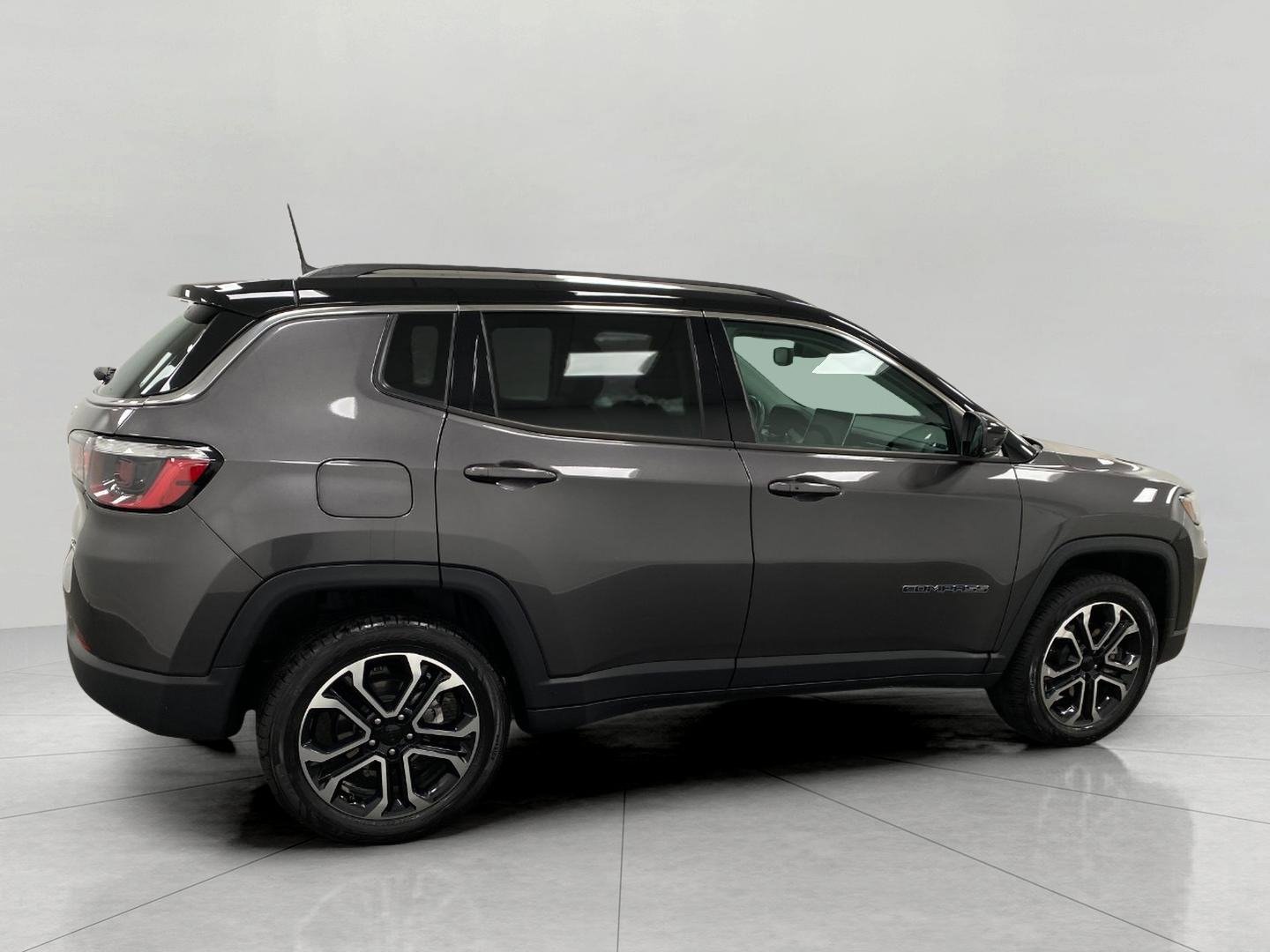 Used 2022 Jeep Compass Limited AWD/4WD image 3