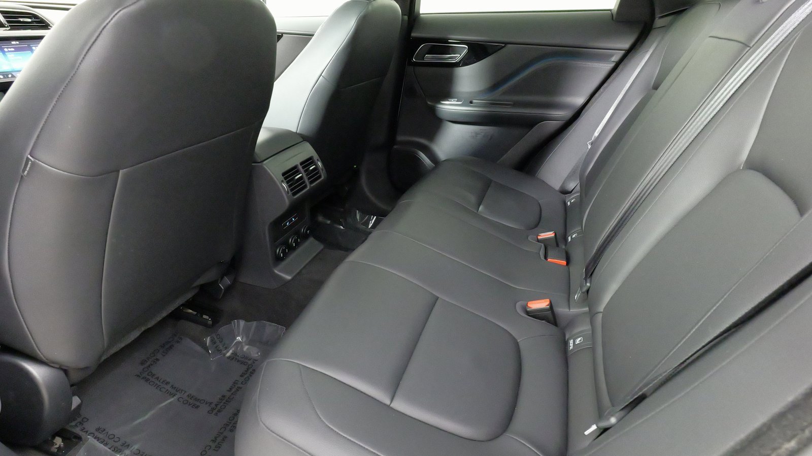 Used 2020 Jaguar F-PACE Premium image 40