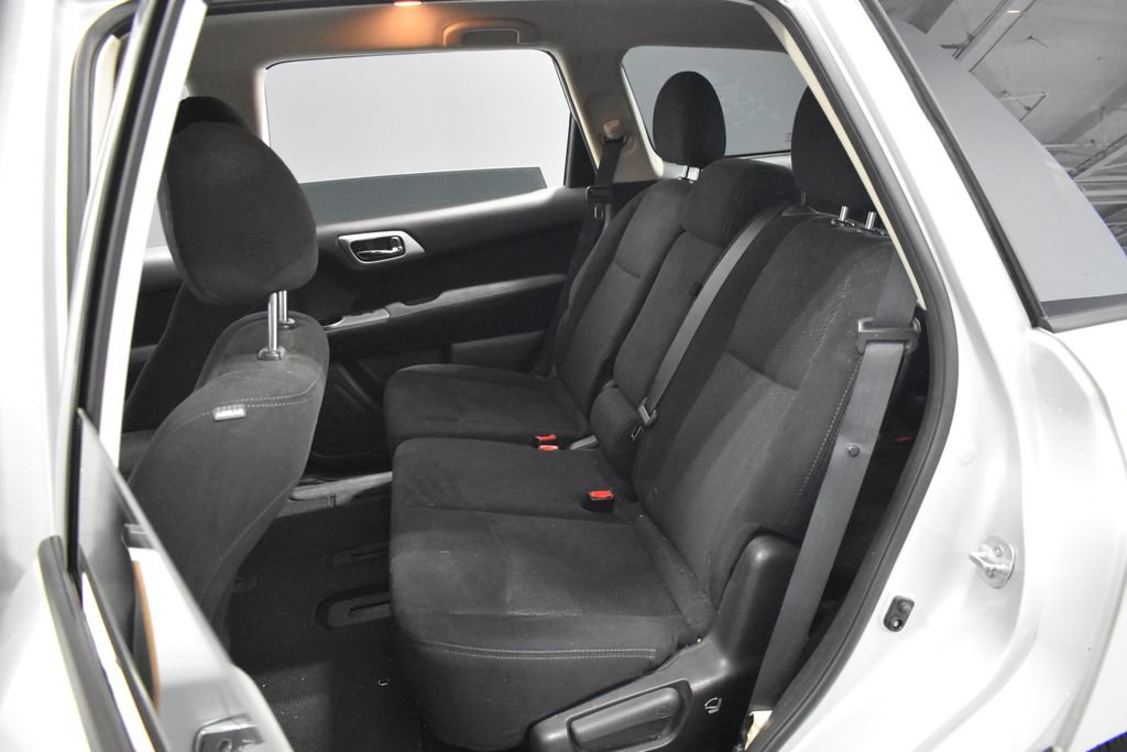 Used 2016 Nissan Pathfinder SV w/ SV Cold Weather Package AWD/4WD image 28