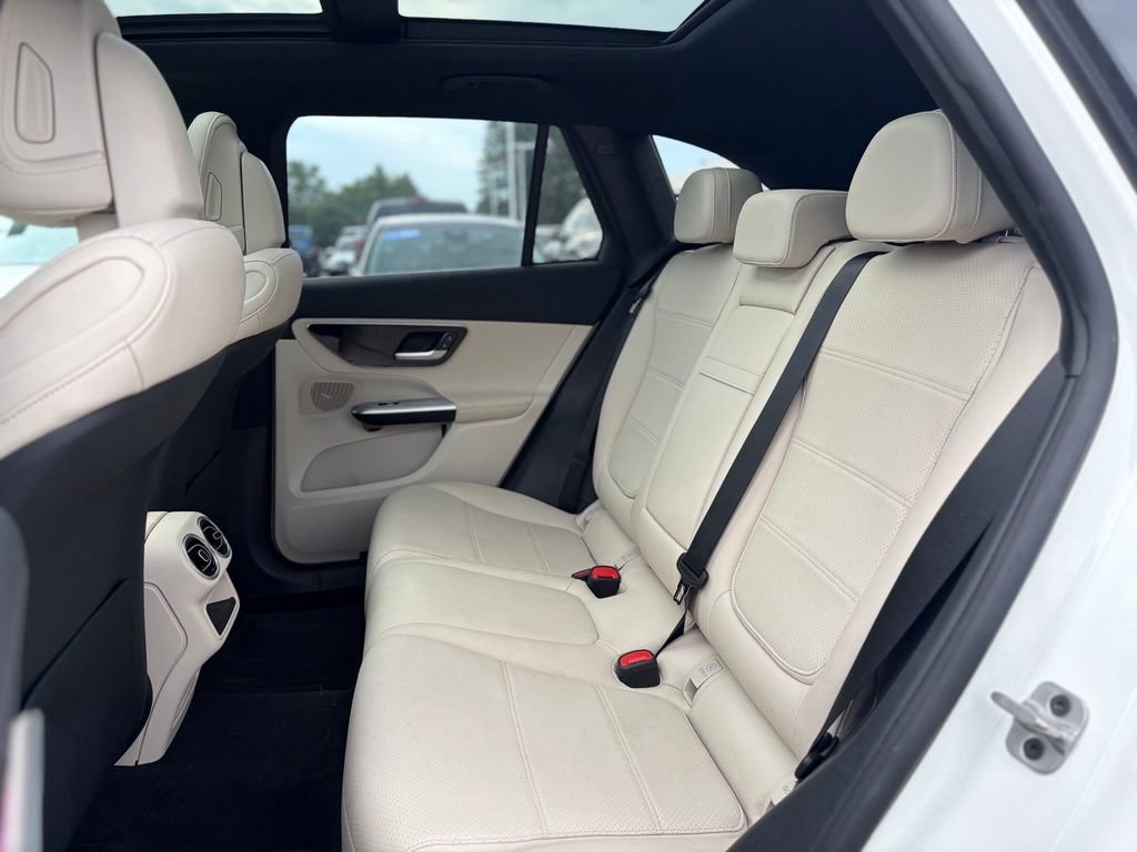 Used 2025 Mercedes-Benz GLC 300 4MATIC image 12