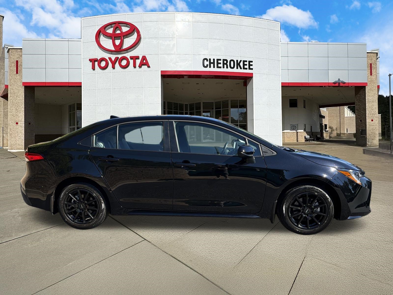 Used 2026 Toyota Corolla LE FWD image 4