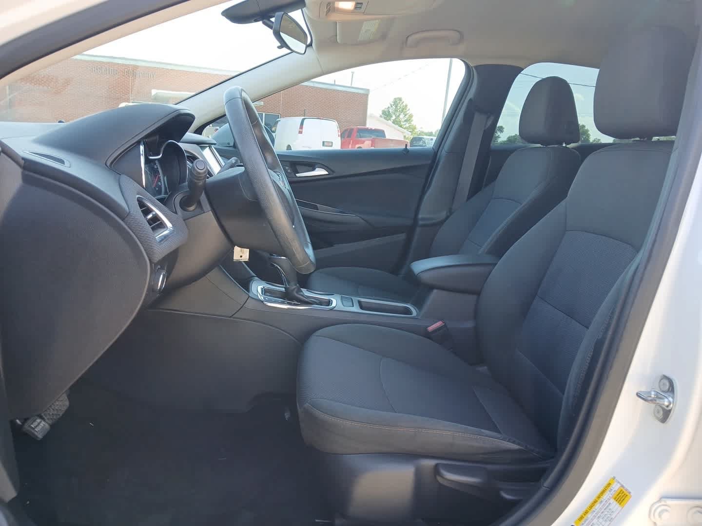 Used 2017 Chevrolet Cruze LS FWD image 11