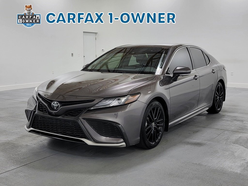 Used 2023 Toyota Camry XSE FWD image 4