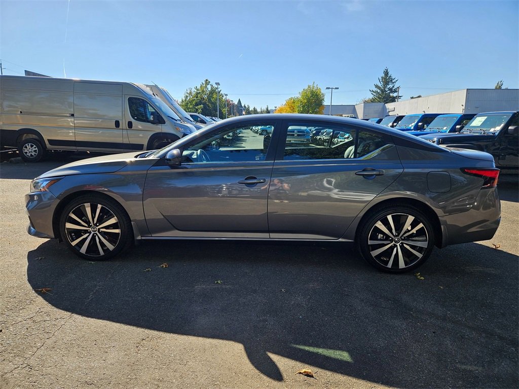 Used 2021 Nissan Altima 2.5 SR w/ SR Premium Package image 4
