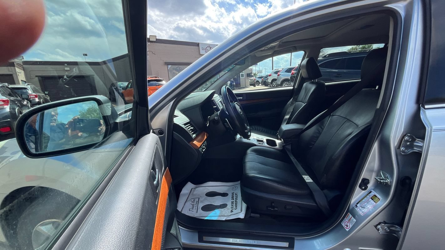 Used 2013 Subaru Outback 2.5i Limited w/ Moonroof Pkg AWD/4WD image 20
