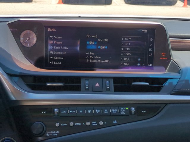 Certified 2020 Lexus ES 300h w/ Premium Package FWD image 17
