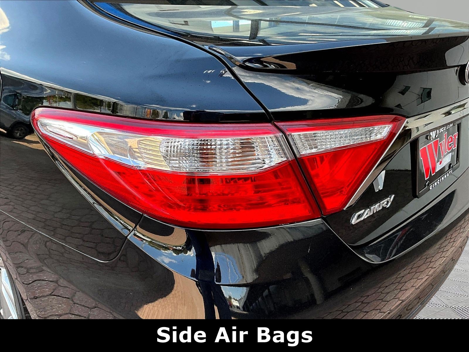 Used 2015 Toyota Camry SE w/ Moonroof Package FWD image 21