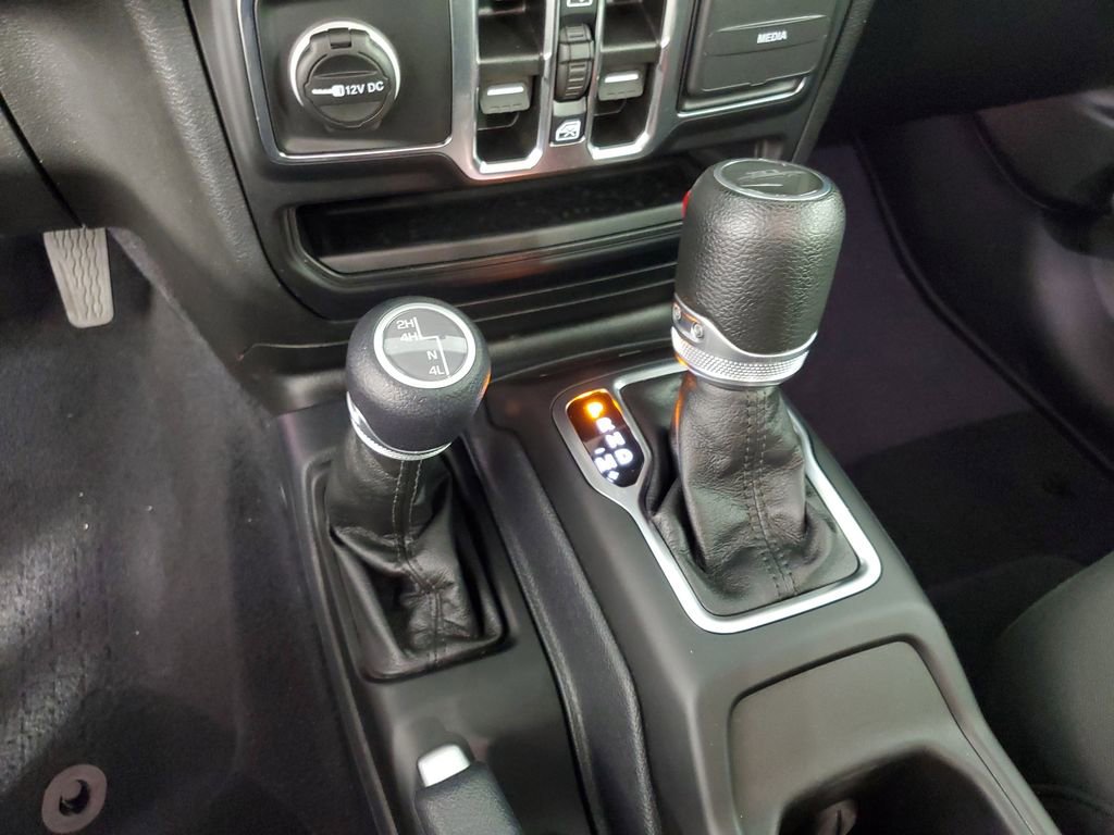 Used 2023 Jeep Gladiator Willys image 17