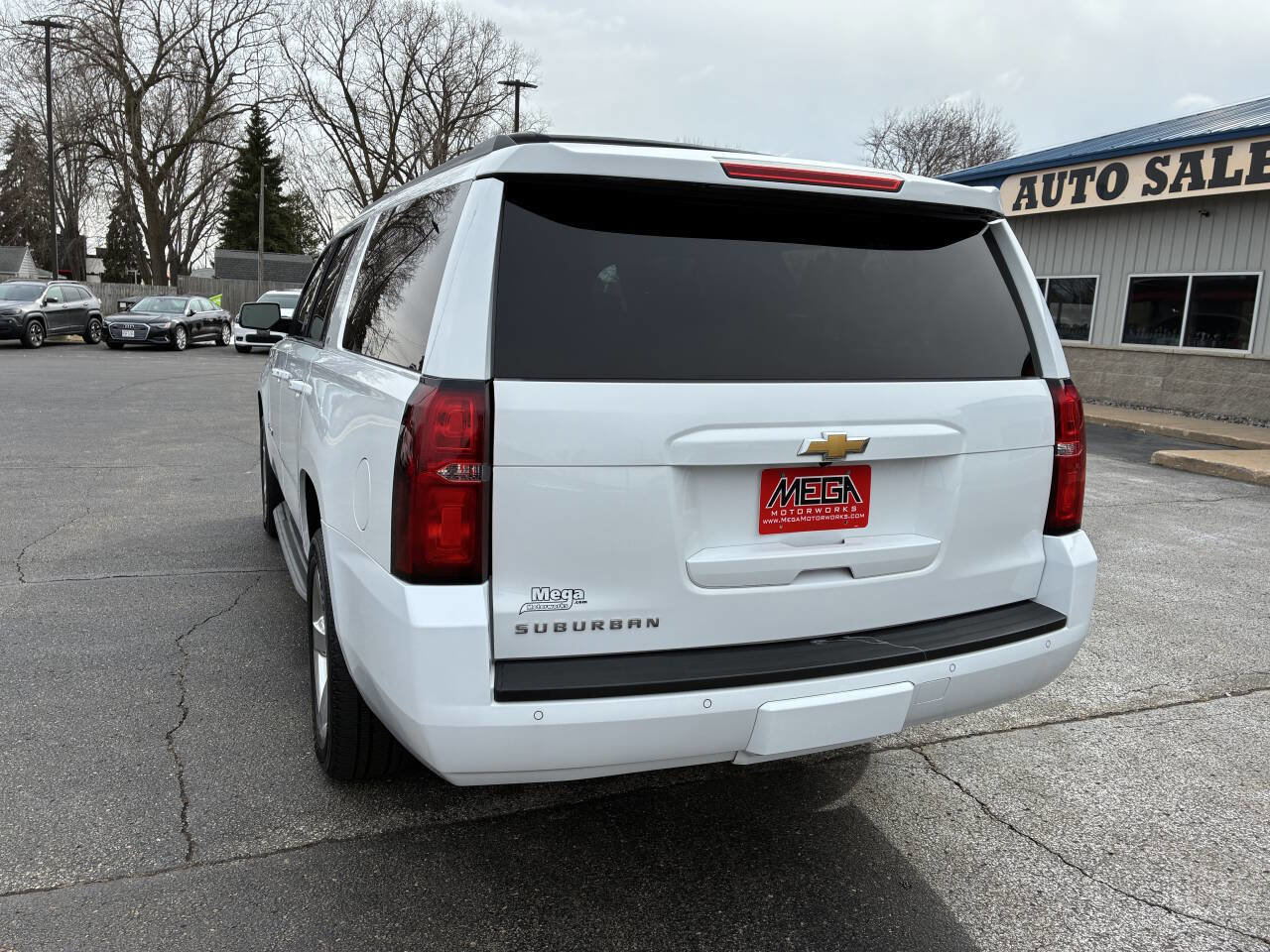 Used 2015 Chevrolet Suburban LT w/ Luxury Package AWD/4WD image 41