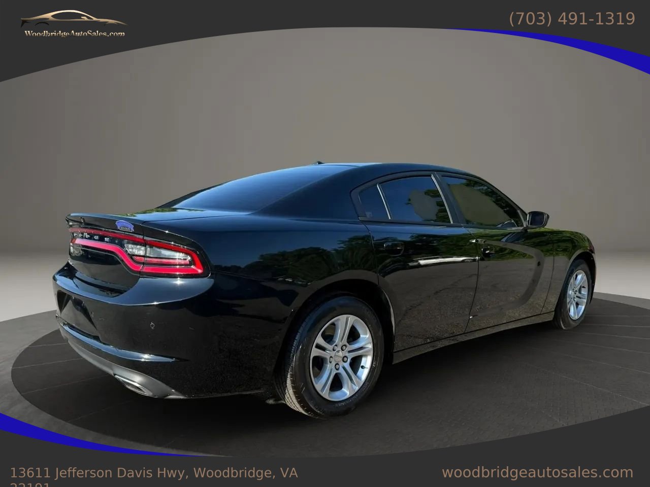 Used 2020 Dodge Charger SXT w/ Leather Interior Group RWD image 4