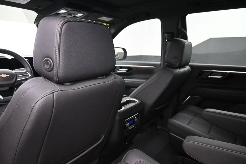 Used 2025 Chevrolet Tahoe High Country AWD/4WD image 18