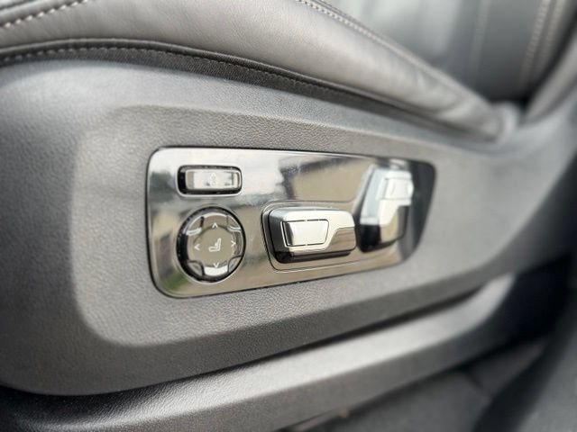 Used 2025 BMW X7 M60i AWD/4WD image 58