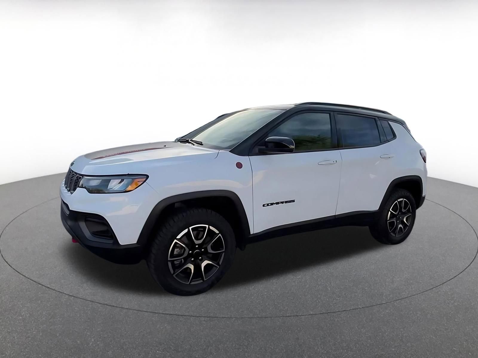 Used 2025 Jeep Compass Trailhawk AWD/4WD image 8