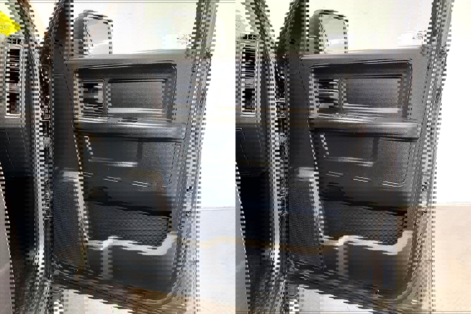 Used 2013 RAM 2500 Tradesman w/ Chrome Appearance Group image 25