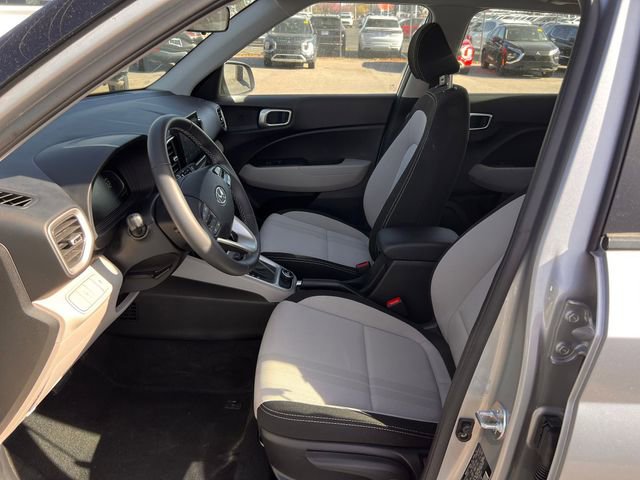 Used 2025 Hyundai Venue SEL image 14