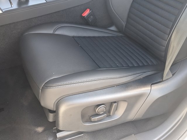 New 2025 Land Rover Discovery Sport Dynamic SE image 4