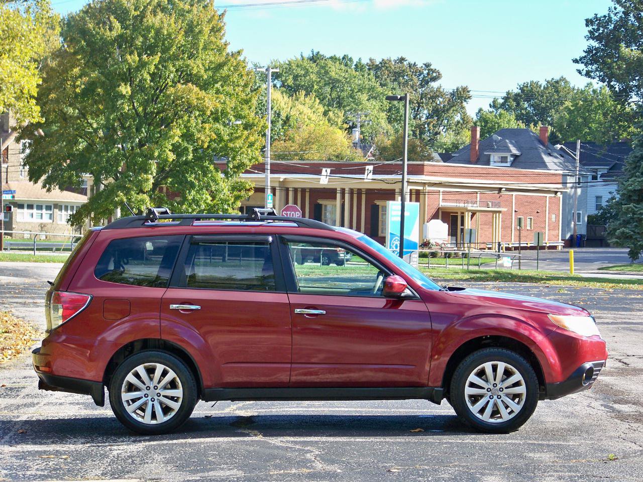 Used 2013 Subaru Forester 2.5X Premium w/ Popular Pkg 3 AWD/4WD image 14