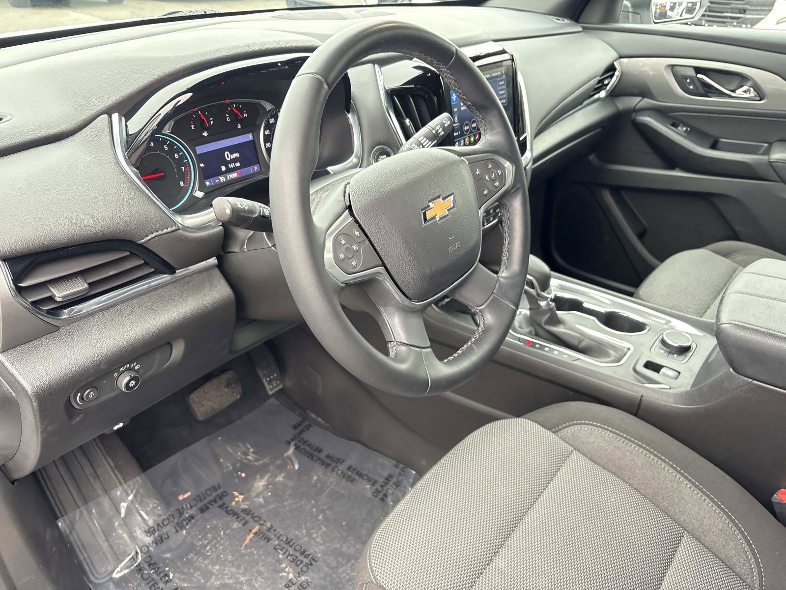 Used 2023 Chevrolet Traverse LT image 16