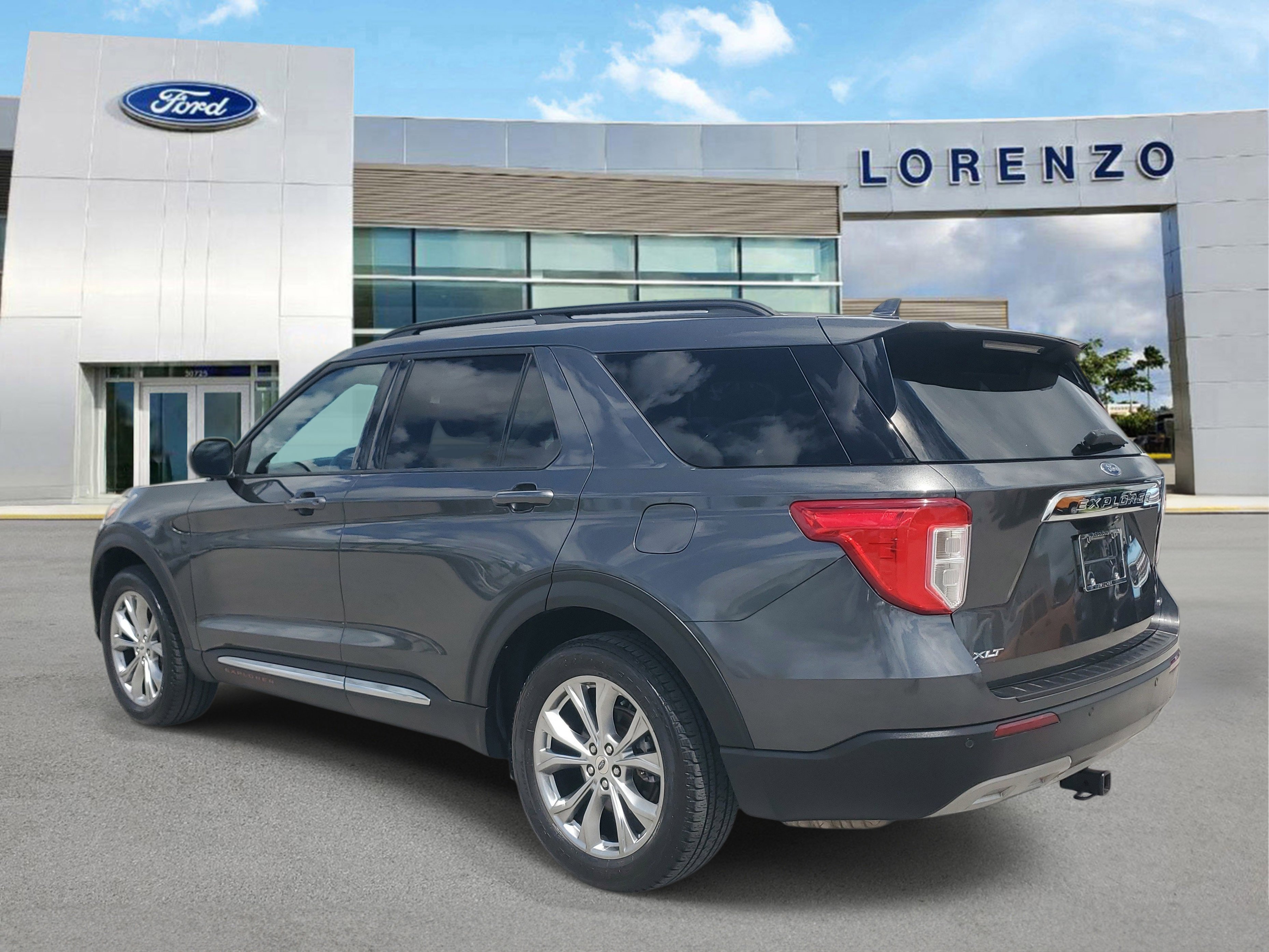 Used 2020 Ford Explorer XLT w/ Equipment Group 202A image 7