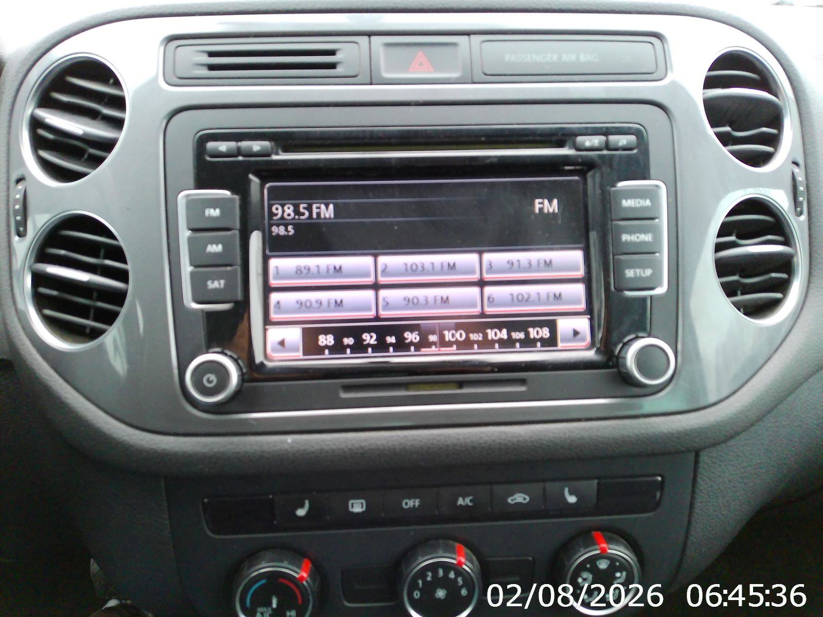 Used 2014 Volkswagen Tiguan SE image 11