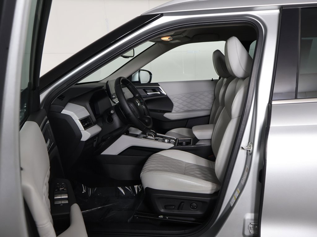 Used 2023 Mitsubishi Outlander SEL image 32