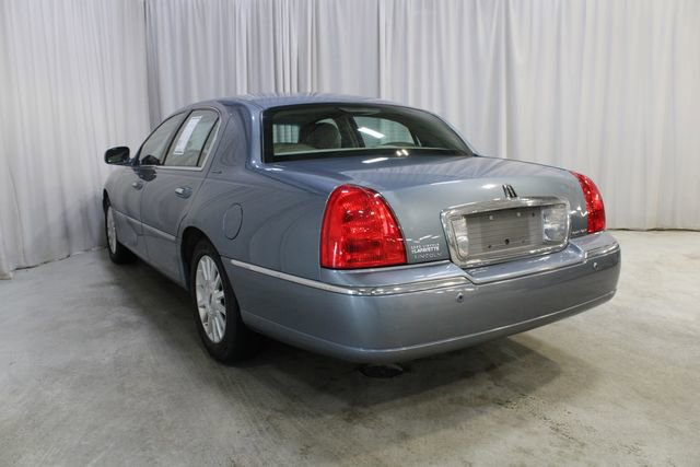 Used 2003 Lincoln Town Car Signature image 19